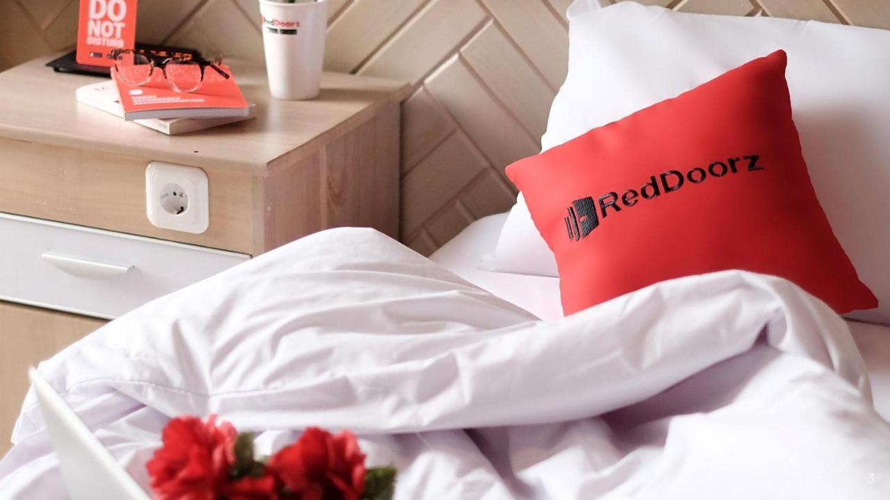 مدينة هوشي منه Reddoorz Bamboo Saigon Hotel Su Van Hanh المظهر الخارجي الصورة